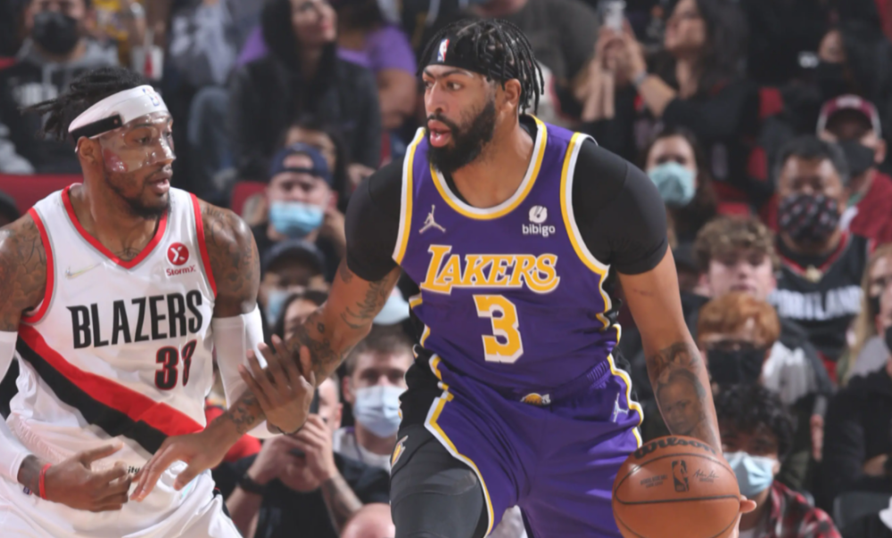  威少替补砍23+11 湖人逆转开拓者  