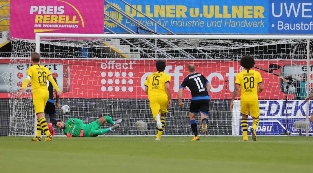  博洛尼亚阿森纳式角球配合，高空作业攻破钢铁防线