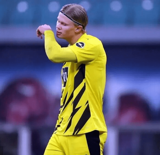  多特蒙德青春风暴席卷，哈兰德双响炮领跑射手榜  